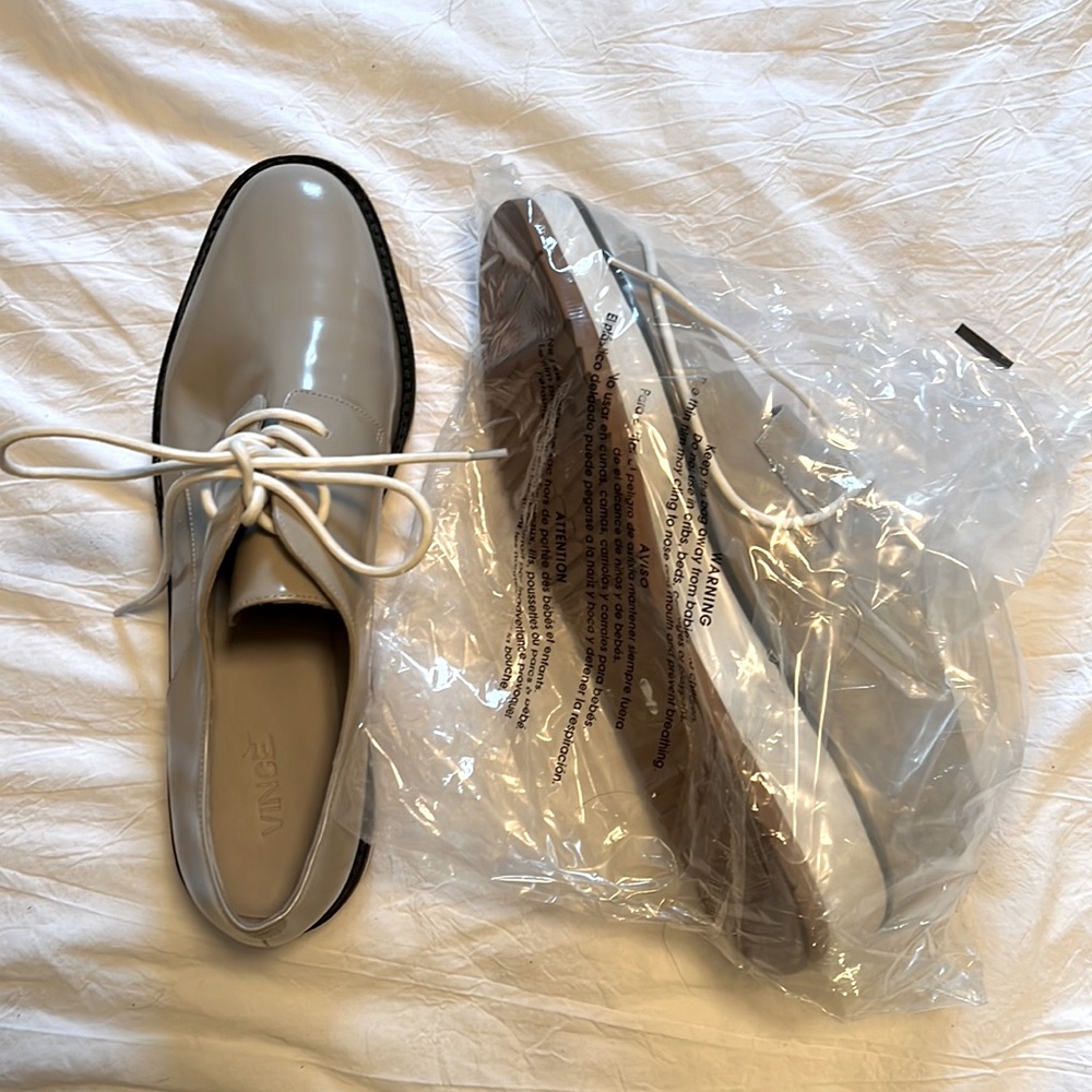NWOB VINCE. Structured Shoes
